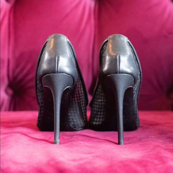 Louis Vuitton Silver Tip Mesh Heel - Picture 3 of 4